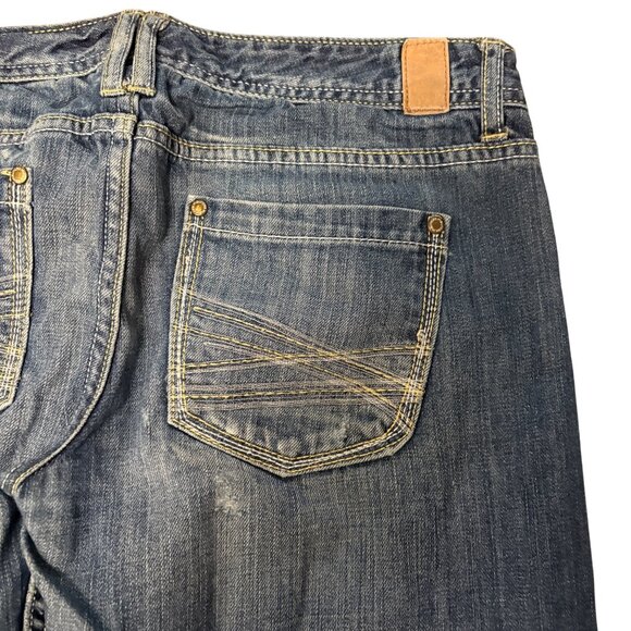 Maurices Jean Capri Pants Womens Size 7 - 8 Blue Distressed Denim Casual Travel - Picture 4 of 8